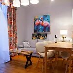 Lägenhet The Cozy Nest Downtown With Balcony By Pretty Bukarest