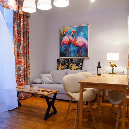 Apartamento The Cozy Nest Downtown With Balcony By Pretty Bucarest