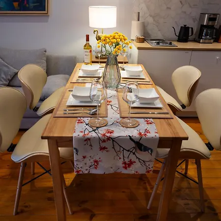 아파트 The Cozy Nest Downtown With Balcony By Pretty