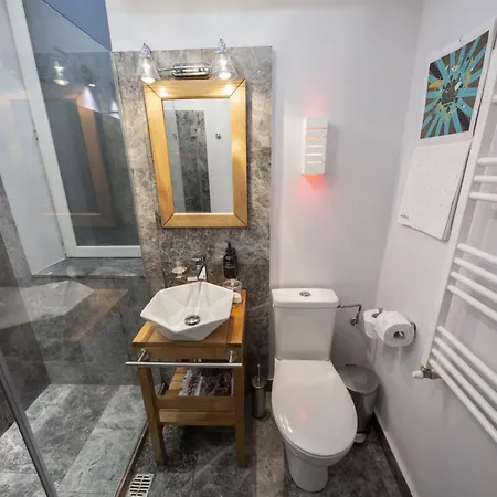 Appartamento The Cozy Nest Downtown With Balcony By Pretty Bucarest