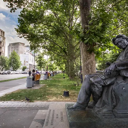 The Cozy Nest Downtown With Balcony By Pretty Appartamento