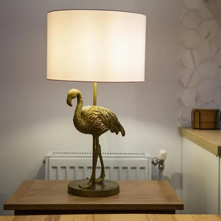 דירה The Cozy Nest Downtown With Balcony By Pretty *