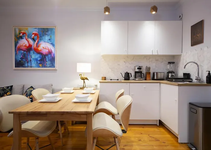 The Cozy Nest Downtown With Balcony By Pretty 아파트