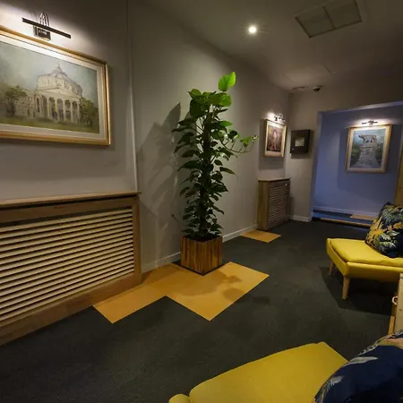 The Cozy Nest Downtown With Balcony By Pretty Lägenhet Bukarest