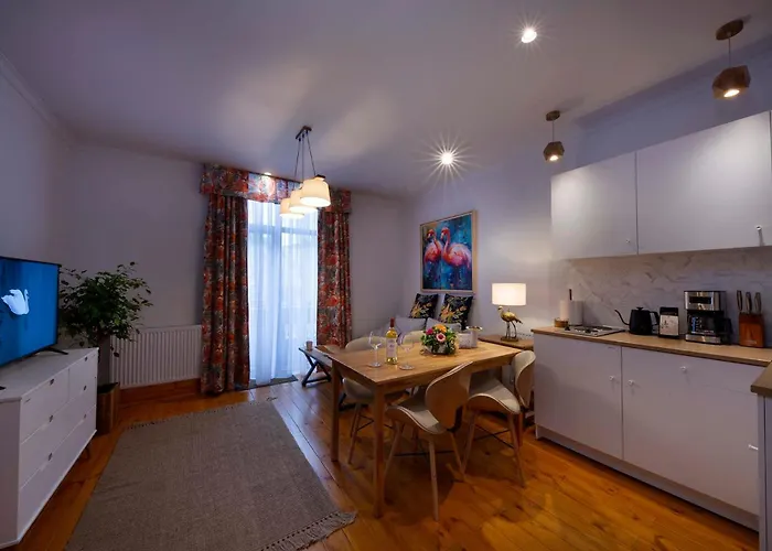 아파트 The Cozy Nest Downtown With Balcony By Pretty